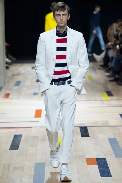 Look 28